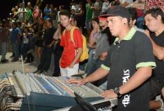 Foto de la galería: El anfiteatro griego volvió a ser la cuna del rock con La Corte en vivo