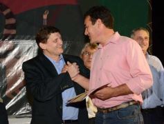 Foto de la galería: Closs entregó 40 millones para obras en municipios