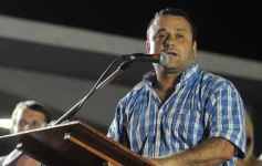 Foto de la galería: Closs entregó 40 millones para obras en municipios