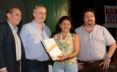 Foto de la galería: Closs entregó 40 millones para obras en municipios