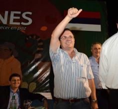 Foto de la galería: Closs entregó 40 millones para obras en municipios