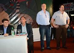 Foto de la galería: Closs entregó 40 millones para obras en municipios