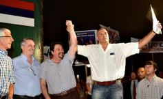 Foto de la galería: Closs entregó 40 millones para obras en municipios