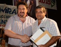 Foto de la galería: Closs entregó 40 millones para obras en municipios