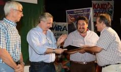 Foto de la galería: Closs entregó 40 millones para obras en municipios