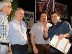 Foto de la galería: Closs entregó 40 millones para obras en municipios