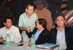 Foto de la galería: Closs entregó 40 millones para obras en municipios