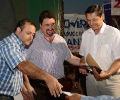 Foto de la galería: Closs entregó 40 millones para obras en municipios