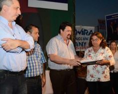 Foto de la galería: Closs entregó 40 millones para obras en municipios