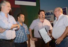 Foto de la galería: Closs entregó 40 millones para obras en municipios