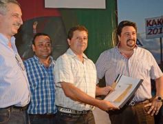 Foto de la galería: Closs entregó 40 millones para obras en municipios