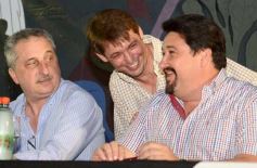 Foto de la galería: Closs entregó 40 millones para obras en municipios