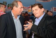 Foto de la galería: Closs entregó 40 millones para obras en municipios