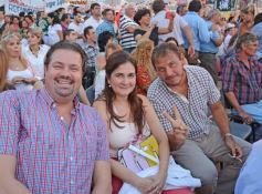 Foto de la galería: Closs entregó 40 millones para obras en municipios