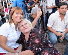 Foto de la galería: Closs entregó 40 millones para obras en municipios