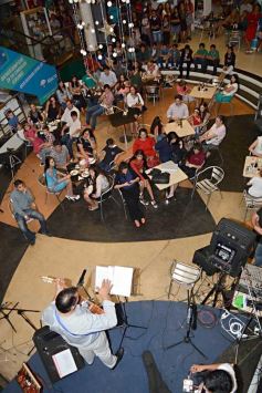 Foto de la galería: Música en vivo en un clima ideal en el Posadas Plaza Shopping