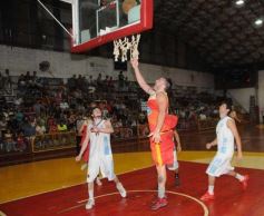 Foto de la galería: Tokio derrotó a Juventud Unida y sueña con no descender