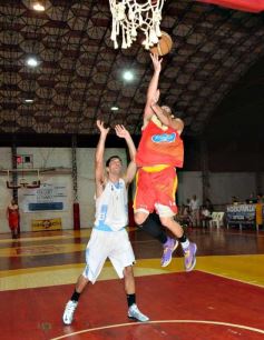Foto de la galería: Tokio derrotó a Juventud Unida y sueña con no descender