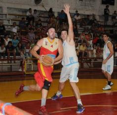 Foto de la galería: Tokio derrotó a Juventud Unida y sueña con no descender