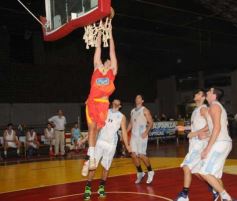 Foto de la galería: Tokio derrotó a Juventud Unida y sueña con no descender