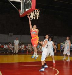 Foto de la galería: Tokio derrotó a Juventud Unida y sueña con no descender