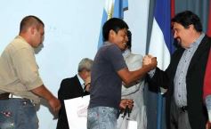 Foto de la galería: Entregan recursos para fortalecer la producción de las chacras misioneras