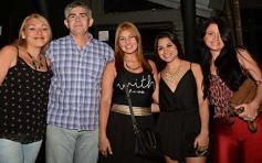 Foto de la galería: Brindis y baile por el cumple de Walter