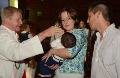 Foto de la galería: El bautismo de Ciro Gabriel en la iglesia Santos Mártires