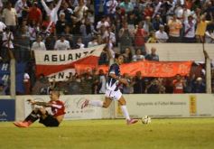 Foto de la galería: En un partido flojito, La Franja rescató un punto