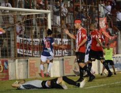 Foto de la galería: En un partido flojito, La Franja rescató un punto