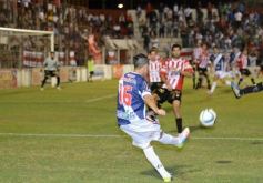Foto de la galería: En un partido flojito, La Franja rescató un punto