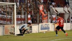 Foto de la galería: En un partido flojito, La Franja rescató un punto