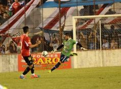 Foto de la galería: En un partido flojito, La Franja rescató un punto