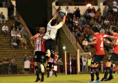 Foto de la galería: En un partido flojito, La Franja rescató un punto