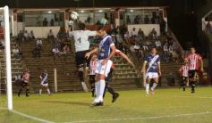 Foto de la galería: En un partido flojito, La Franja rescató un punto