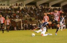 Foto de la galería: En un partido flojito, La Franja rescató un punto