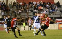 Foto de la galería: En un partido flojito, La Franja rescató un punto