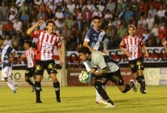 Foto de la galería: En un partido flojito, La Franja rescató un punto