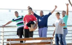 Foto de la galería: Cinco mil chicos pintaron el dibujo más largo del mundo en la costanera