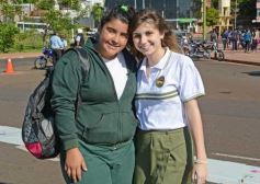 Foto de la galería: Cinco mil chicos pintaron el dibujo más largo del mundo en la costanera