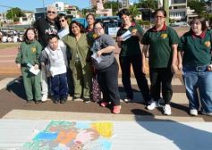 Foto de la galería: Cinco mil chicos pintaron el dibujo más largo del mundo en la costanera