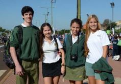 Foto de la galería: Cinco mil chicos pintaron el dibujo más largo del mundo en la costanera