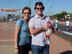 Foto de la galería: Cinco mil chicos pintaron el dibujo más largo del mundo en la costanera