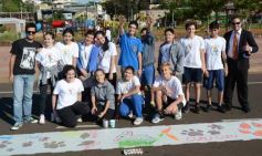 Foto de la galería: Cinco mil chicos pintaron el dibujo más largo del mundo en la costanera