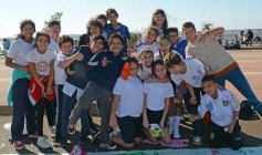 Foto de la galería: Cinco mil chicos pintaron el dibujo más largo del mundo en la costanera