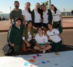 Foto de la galería: Cinco mil chicos pintaron el dibujo más largo del mundo en la costanera