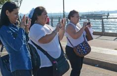 Foto de la galería: Cinco mil chicos pintaron el dibujo más largo del mundo en la costanera