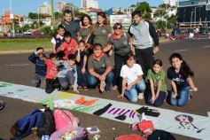 Foto de la galería: Cinco mil chicos pintaron el dibujo más largo del mundo en la costanera