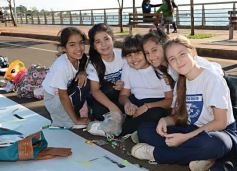 Foto de la galería: Cinco mil chicos pintaron el dibujo más largo del mundo en la costanera