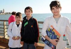 Foto de la galería: Cinco mil chicos pintaron el dibujo más largo del mundo en la costanera